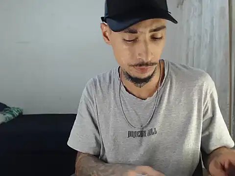 emiliano hottt online show from 10-13-25, 04:01