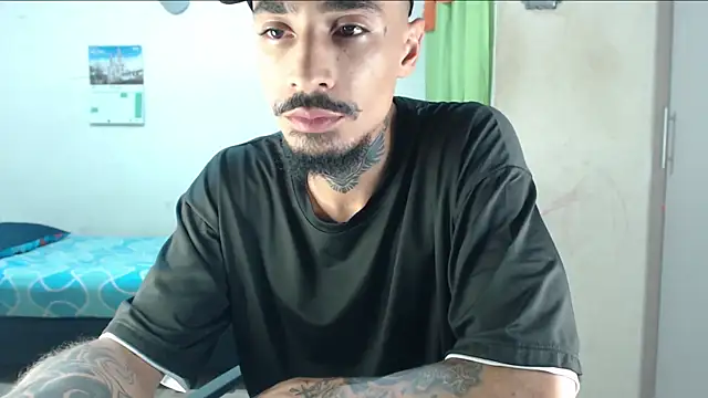 emiliano hottt online show from 05-11-26, 02:56