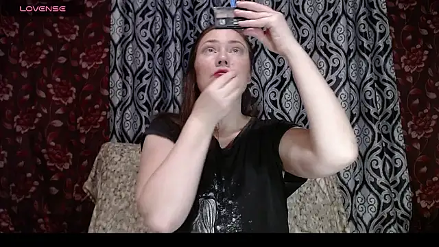 Snapshot of EmilyDoth chatting on 11-17-25, 02:06 EmilyDoth online show from 11-17-25, 02:06