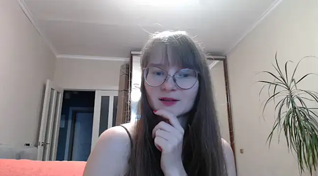 Snapshot of KiraGoldens chatting on 12-12-24, 08:14 KiraGoldens online show from 12-12-24, 08:14