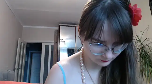 Snapshot of KiraGoldens chatting on 02-14-25, 04:26 KiraGoldens online show from 02-14-25, 04:26