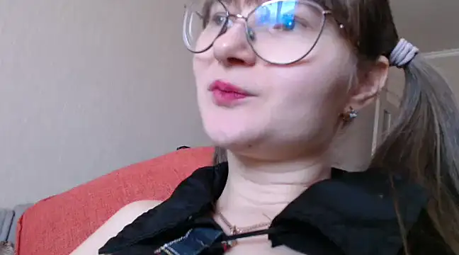 Snapshot of KiraGoldens chatting on 02-20-25, 05:12 KiraGoldens online show from 02-20-25, 05:12