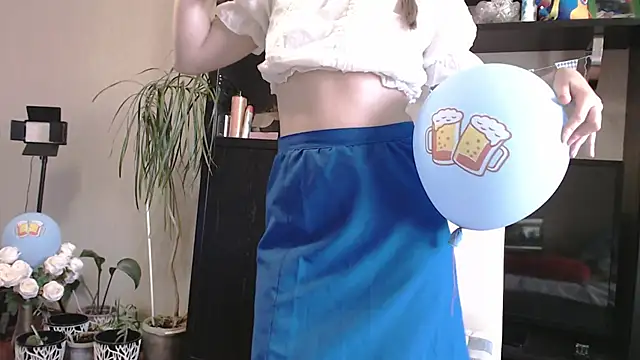 Snapshot of KiraGoldens chatting on 09-26-25, 05:22 KiraGoldens online show from 09-26-25, 05:22