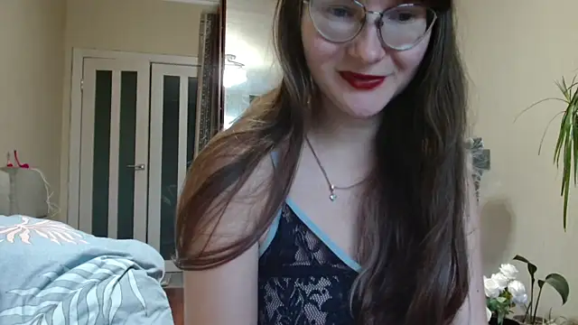 Snapshot of KiraGoldens chatting on 10-11-25, 10:36 KiraGoldens online show from 10-11-25, 10:36