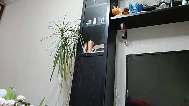 Snapshot of KiraGoldens chatting on 12-16-25, 06:18 KiraGoldens online show from 12-16-25, 06:18