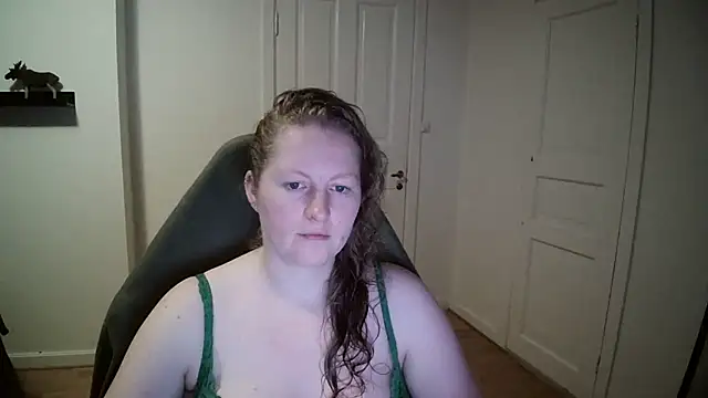 Girlnina-1995 online show from 12-19-24, 02:35