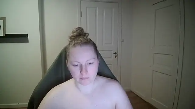 Girlnina-1995 online show from 01-15-25, 03:39