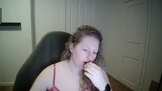 Girlnina-1995 online show from 02-24-25, 12:16