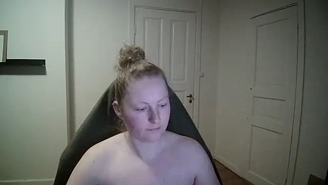 Girlnina-1995 online show from 02-26-25, 10:20