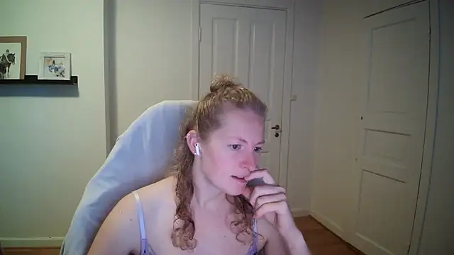 Girlnina-1995 online show from 09-25-25, 08:07