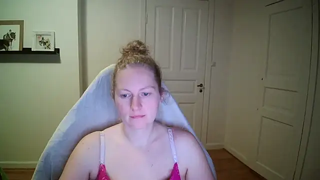 Girlnina-1995 online show from 10-28-25, 10:45