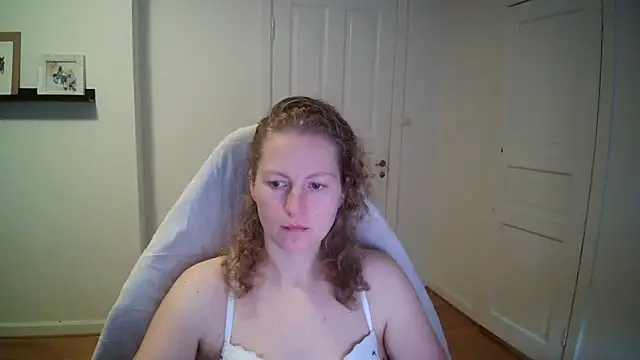 Girlnina-1995 online show from 11-17-25, 10:21