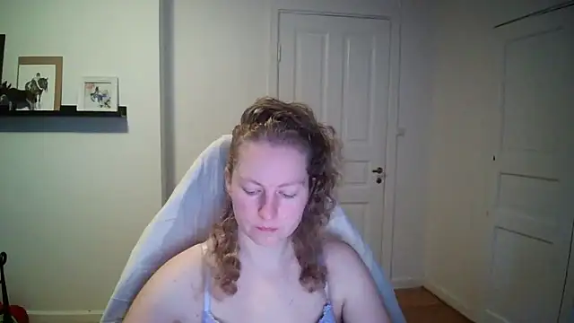 Girlnina-1995 online show from 11-18-25, 08:52