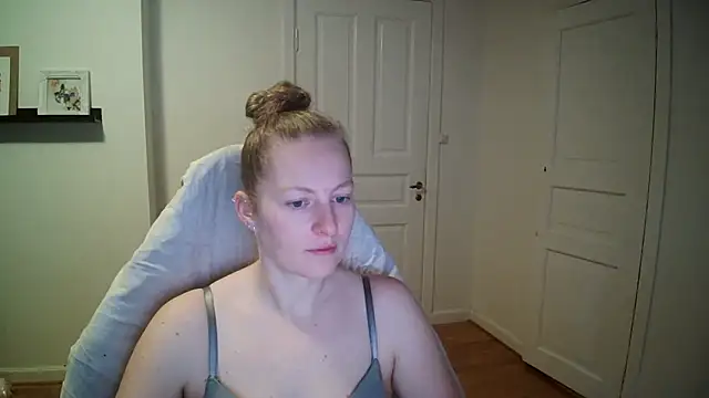 Girlnina-1995 online show from 11-27-25, 10:06