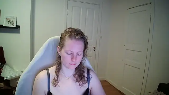 Girlnina-1995 online show from 03-12-26, 09:59