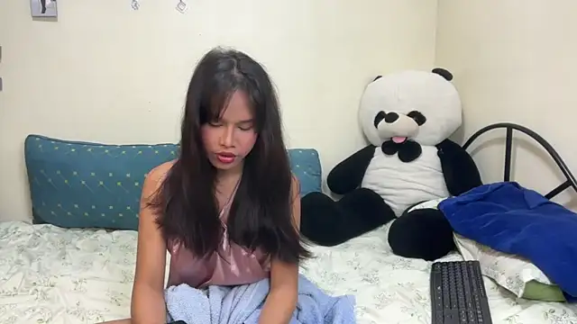 Snapshot of rihanna22 chatting on 11-18-25, 04:33 rihanna22 online show from 11-18-25, 04:33