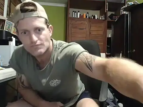 Snapshot of the-billy-blue chatting on 12-14-25, 03:06 the-billy-blue online show from 12-14-25, 03:06