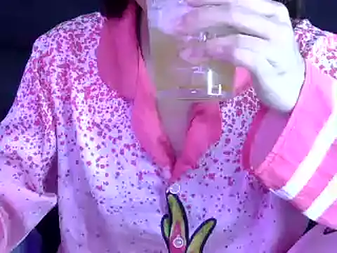 Bee 2k online show from 10-19-25, 04:46