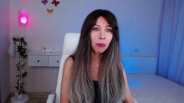 Snapshot of wendifoste chatting on 11-24-25, 07:02 wendifoste online show from 11-24-25, 07:02