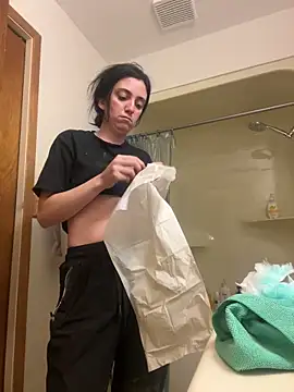 XXlolaXX online show from 12-17-24, 09:05