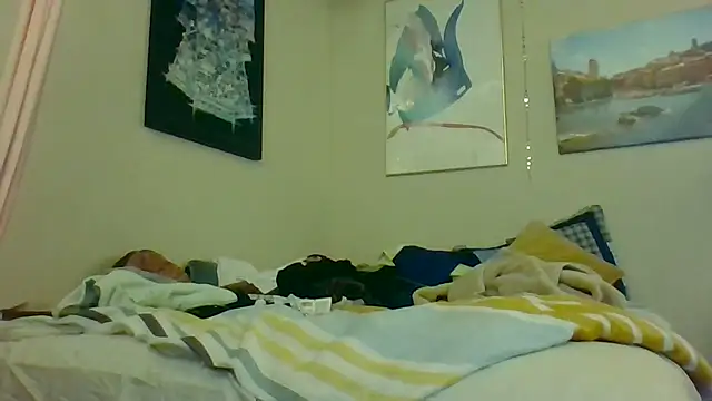 Snapshot of eatmeplease44 chatting on 06-04-26, 03:56 eatmeplease44 online show from 06-04-26, 03:56