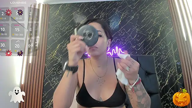 Tamara-evans online show from 10-31-25, 07:26