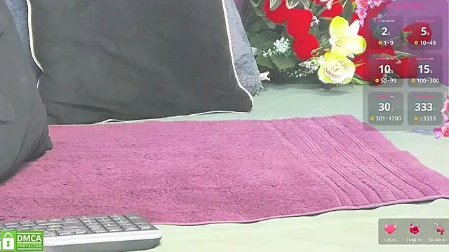 Snapshot of Jayllene chatting on 12-12-24, 12:44 Jayllene online show from 12-12-24, 12:44