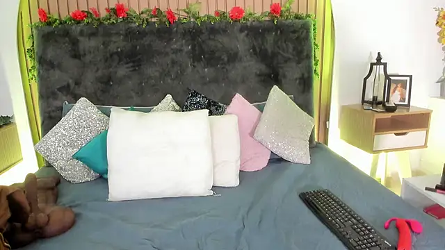 Karlagonzales  online show from 03-11-26, 06:47