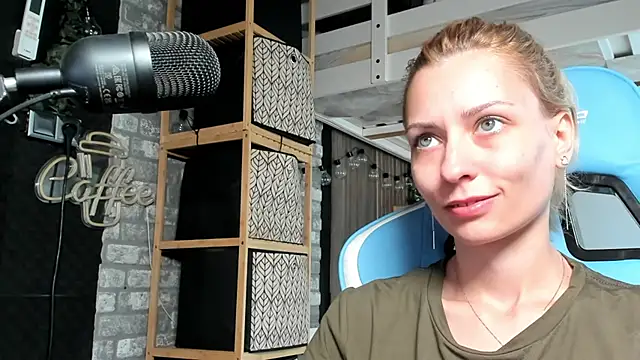 karo123421 online show from 09-13-25, 07:52