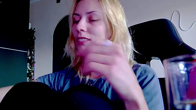 karo123421 online show from 10-01-25, 12:00