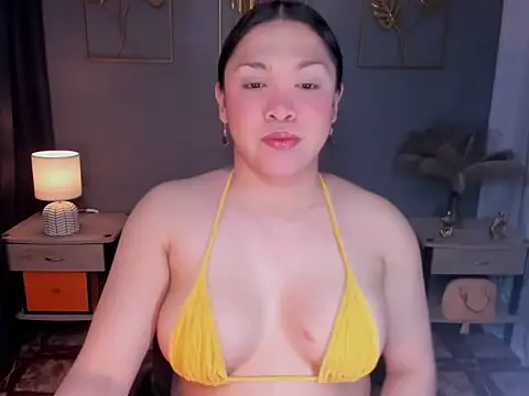 MaxeneCullens online show from 10-21-25, 03:07