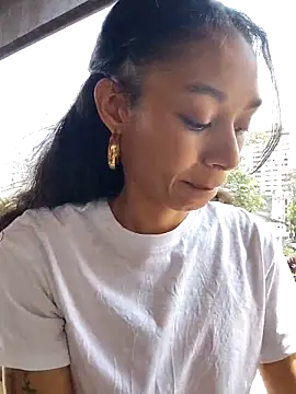 Leaberry online show from 10-28-25, 03:25