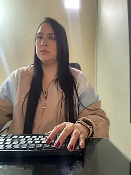 Snapshot of kendall_52 chatting on 04-29-26, 02:43 kendall 52 online show from 04-29-26, 02:43