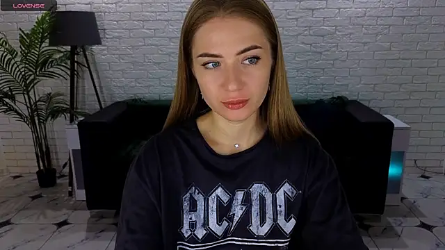 Adelyna Bird online show from 09-18-25, 06:15