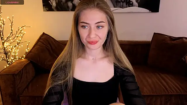 Snapshot of Adelyna_Bird chatting on 07-27-26, 07:15 Adelyna Bird online show from 07-27-26, 07:15