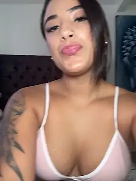 Snapshot of Nattasha_Brown chatting on 11-18-25, 04:22 Nattasha Brown online show from 11-18-25, 04:22