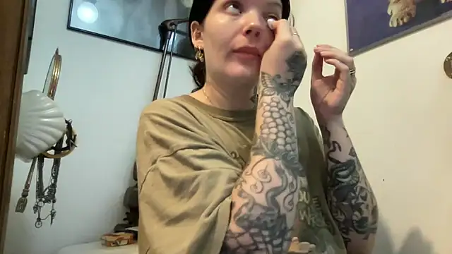 Snapshot of SweetMaisie chatting on 09-25-25, 06:44 SweetMaisie online show from 09-25-25, 06:44