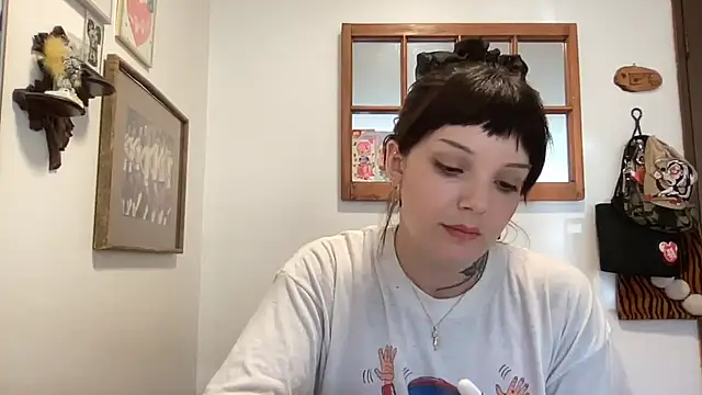 Snapshot of SweetMaisie chatting on 10-15-25, 09:26 SweetMaisie online show from 10-15-25, 09:26