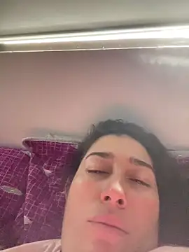 Snapshot of andreaisis2 chatting on 02-15-25, 09:15 andreaisis2 online show from 02-15-25, 09:15