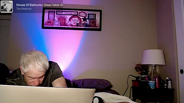 Snarfle82 online show from 12-16-25, 09:47