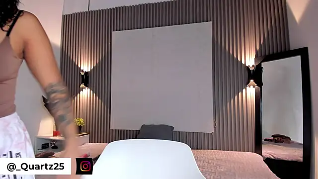 Zafiiraa online show from 10-26-25, 01:17