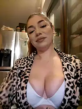 Snapshot of Ella_sweety chatting on 01-03-25, 09:15 Ella sweety online show from 01-03-25, 09:15