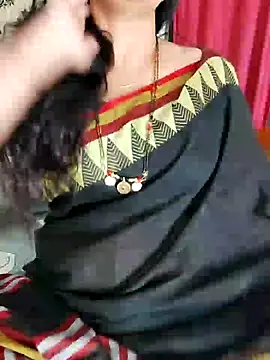 Snapshot of Indian_desi_wife chatting on 12-25-24, 04:22 Indian desi wife online show from 12-25-24, 04:22