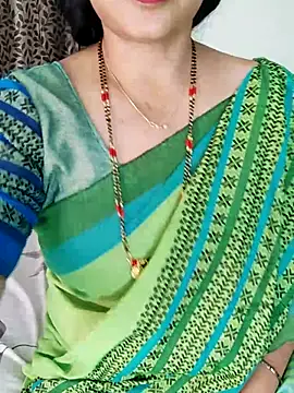 Snapshot of Indian_desi_wife chatting on 03-18-25, 04:59 Indian desi wife online show from 03-18-25, 04:59