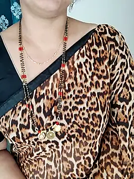 Snapshot of Indian_desi_wife chatting on 10-04-25, 04:49 Indian desi wife online show from 10-04-25, 04:49