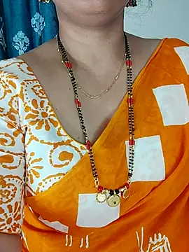 Snapshot of Indian_desi_wife chatting on 10-17-25, 02:15 Indian desi wife online show from 10-17-25, 02:15