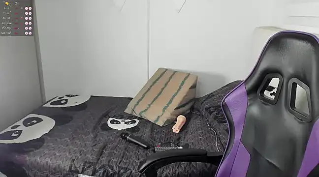 Snapshot of santy7v7 chatting on 12-20-24, 04:25 santy7v7 online show from 12-20-24, 04:25