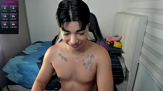 Snapshot of santy7v7 chatting on 10-24-25, 01:29 santy7v7 online show from 10-24-25, 01:29