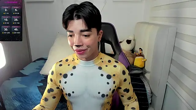 Snapshot of santy7v7 chatting on 10-31-25, 01:23 santy7v7 online show from 10-31-25, 01:23