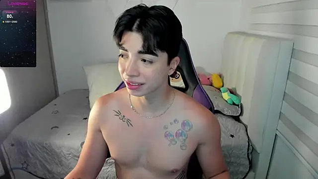 Snapshot of santy7v7 chatting on 11-09-25, 01:42 santy7v7 online show from 11-09-25, 01:42